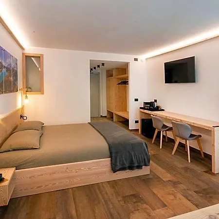 N'joy Hotel